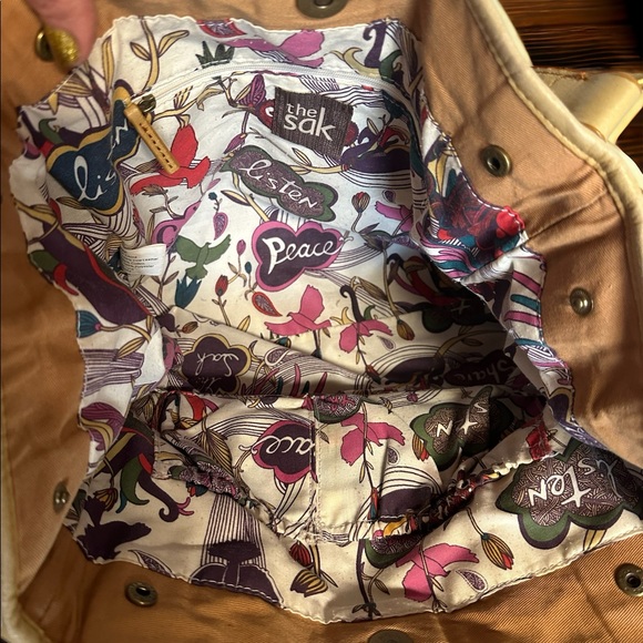 Buttery soft pale YELLOW genuine leather hobo style handbag - Picture 3 of 11